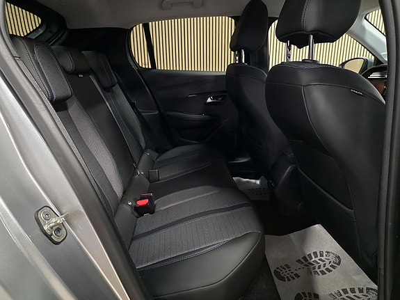 Peugeot 208 26 of 30
