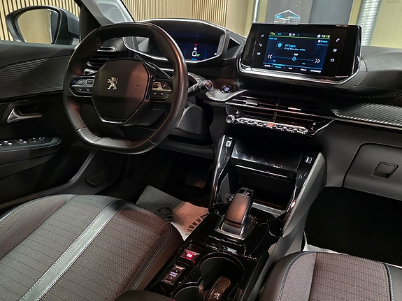 Peugeot 208 24 of 30