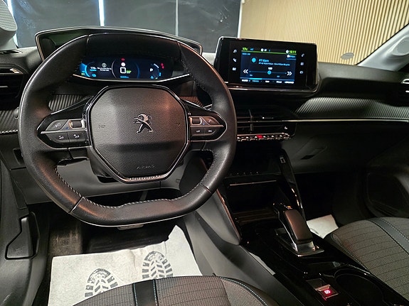 Peugeot 208 14 of 30
