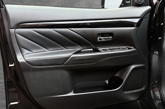 Mitsubishi Outlander 8 of 27