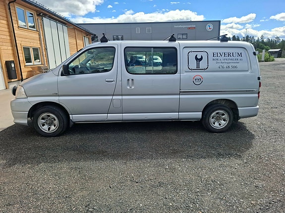 Toyota HiAce 5 of 9