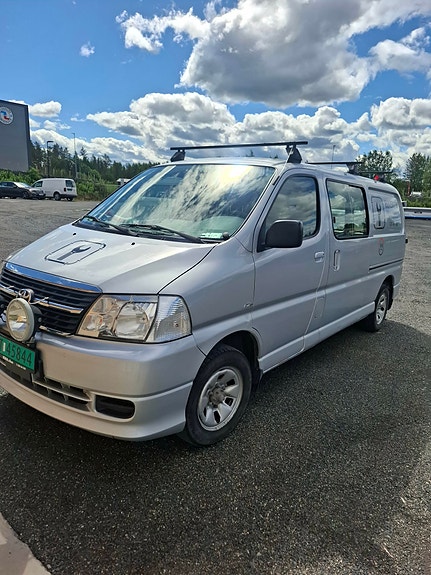 Toyota HiAce 4 of 9