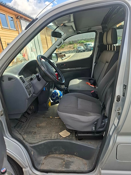 Toyota HiAce 7 of 9