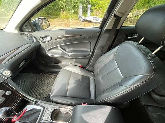 Ford Mondeo 19 of 24