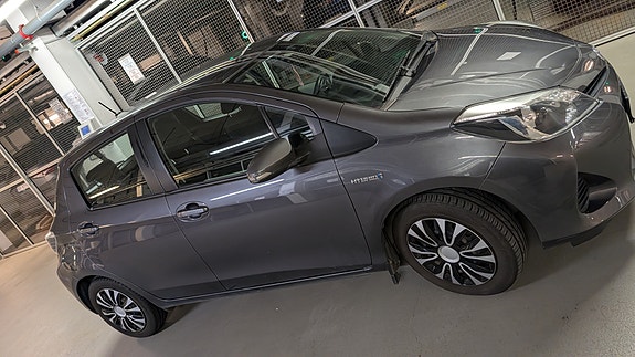 Toyota Yaris 7 of 13