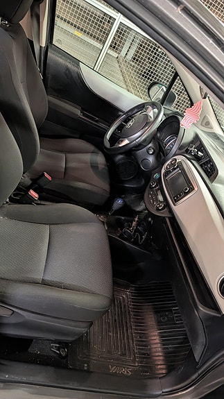 Toyota Yaris 13 of 13