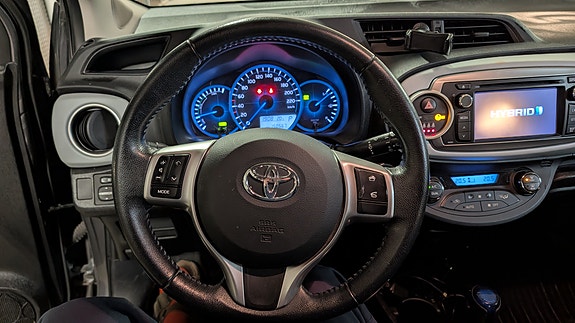 Toyota Yaris 11 of 13