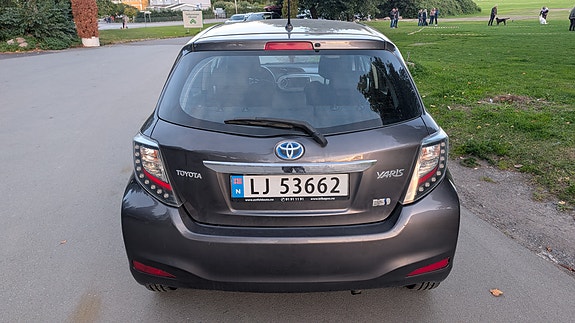 Toyota Yaris 3 of 13