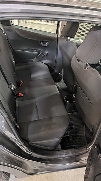 Toyota Yaris 8 of 13
