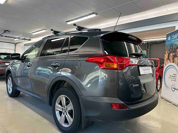 Toyota RAV4 8 of 29