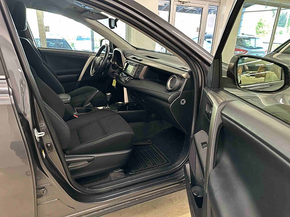 Toyota RAV4 15 of 29
