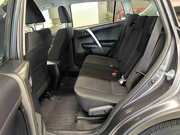 Toyota RAV4 14 of 29