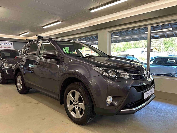 Toyota RAV4 4 of 29