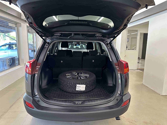 Toyota RAV4 16 of 29