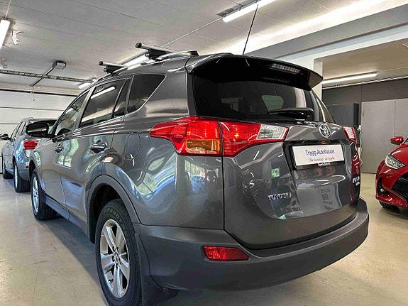 Toyota RAV4 10 of 29