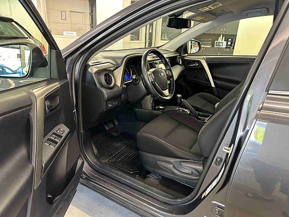 Toyota RAV4 13 of 29