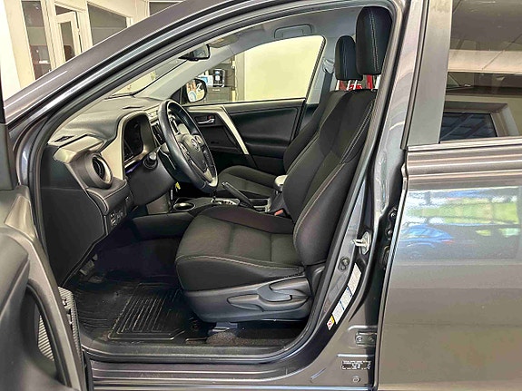 Toyota RAV4 12 of 29
