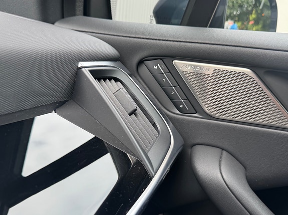 Jaguar I-PACE 17 of 30