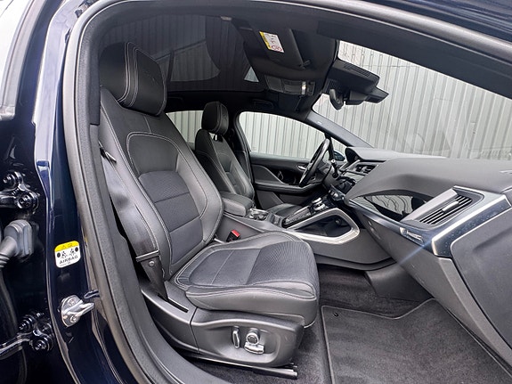 Jaguar I-PACE 12 of 30