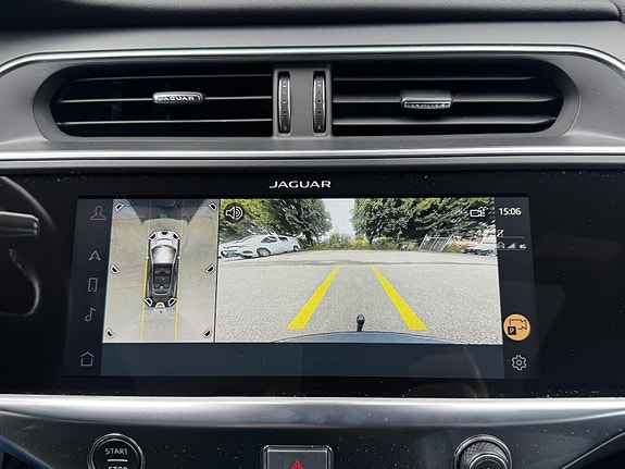 Jaguar I-PACE 21 of 30