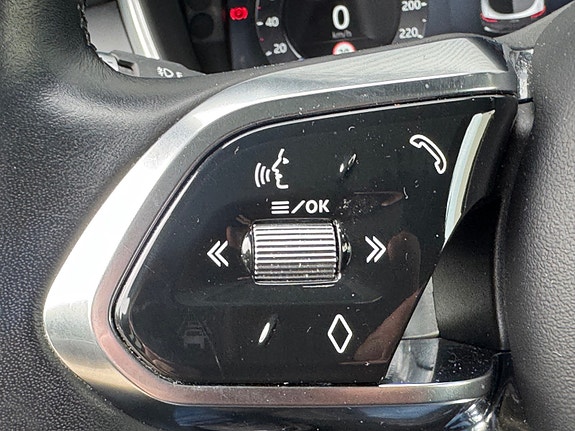 Jaguar I-PACE 15 of 30