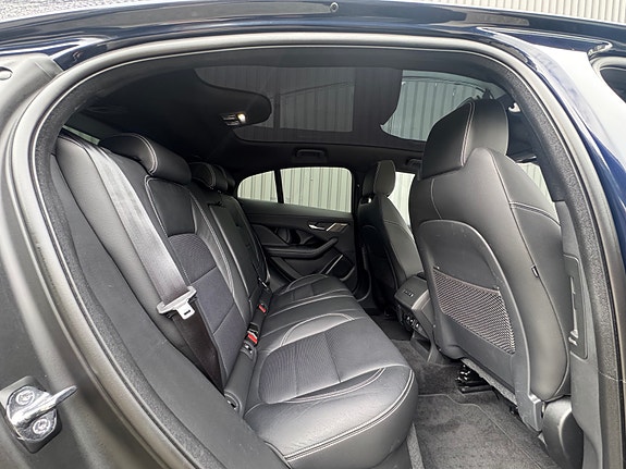 Jaguar I-PACE 13 of 30