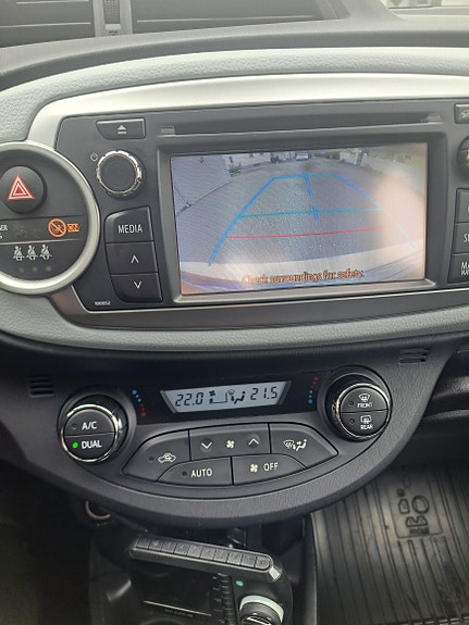 Toyota Yaris 17 of 30