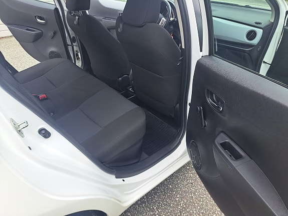 Toyota Yaris 14 of 30
