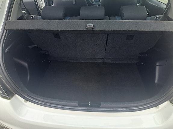 Toyota Yaris 24 of 30