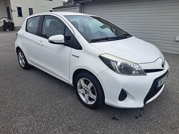 Toyota Yaris 3 of 30
