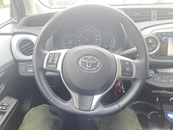 Toyota Yaris 18 of 30