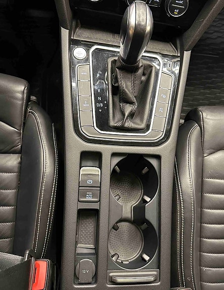 Volkswagen Passat 18 of 27