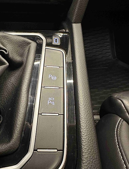 Volkswagen Passat 16 of 27