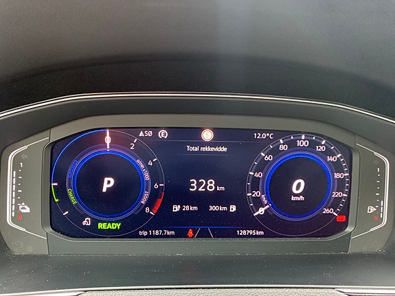 Volkswagen Passat 9 of 27