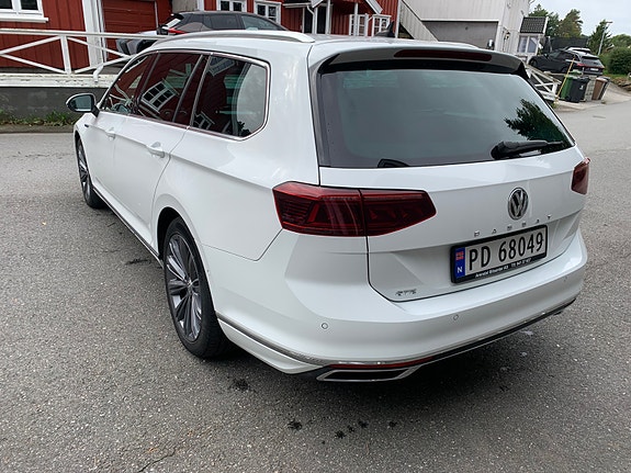 Volkswagen Passat 5 of 27