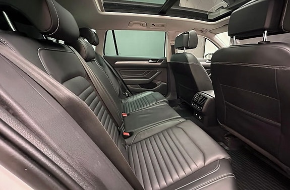 Volkswagen Passat 25 of 27