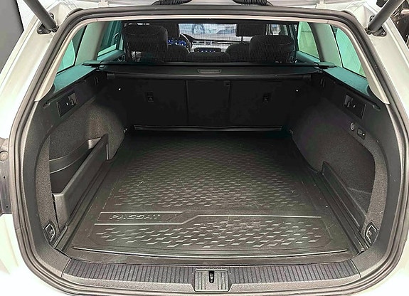 Volkswagen Passat 22 of 27