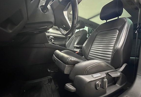Volkswagen Passat 19 of 27