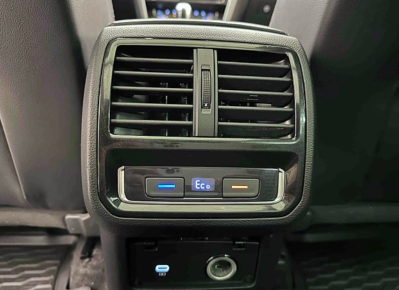 Volkswagen Passat 21 of 27