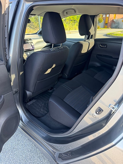 Nissan Leaf 7 of 16