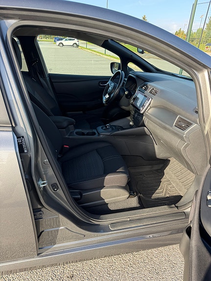 Nissan Leaf 12 of 16