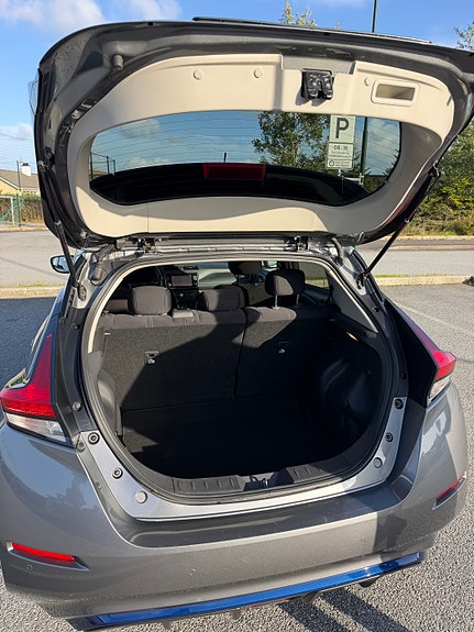 Nissan Leaf 9 of 16