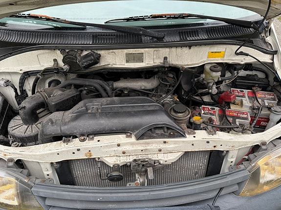 Toyota HiAce 9 of 18