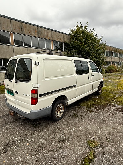 Toyota HiAce 5 of 18