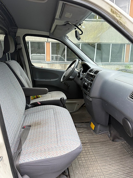 Toyota HiAce 8 of 18