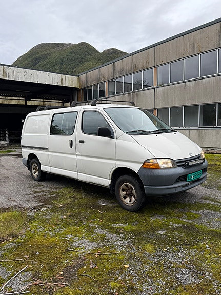 Toyota HiAce 6 of 18