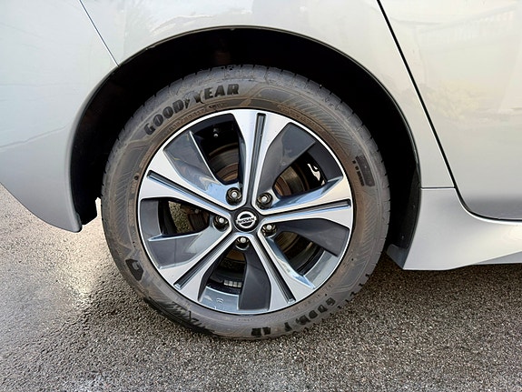 Nissan Leaf 12 of 19