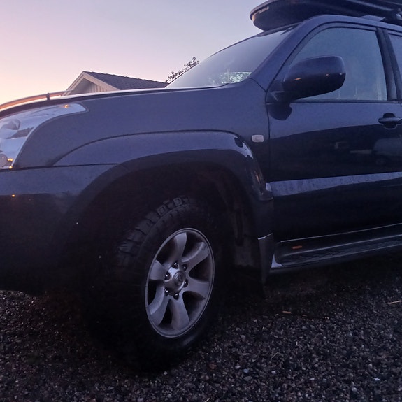 Toyota Land Cruiser 2 of 2