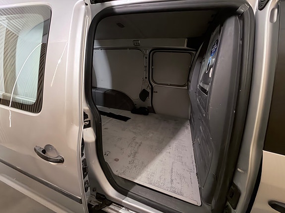 Volkswagen Caddy Maxi 12 of 19