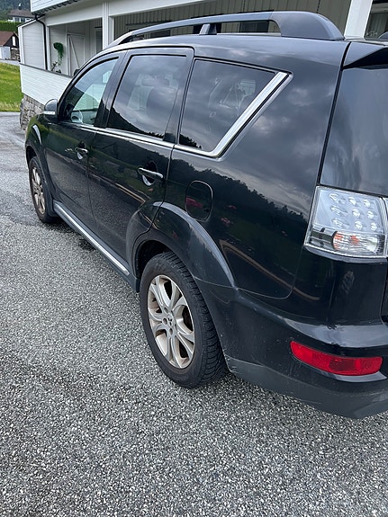 Mitsubishi Outlander 3 of 3